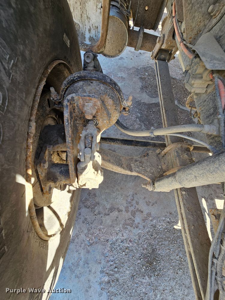 image for item MI9466 2010 Ford F650 Super Duty  hook lift truck