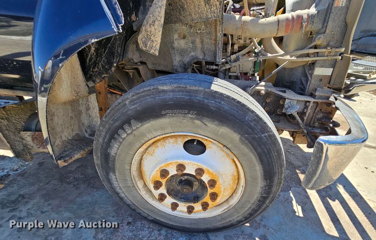 image for item MI9466 2010 Ford F650 Super Duty  hook lift truck