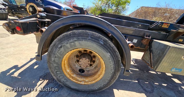 image for item MI9466 2010 Ford F650 Super Duty  hook lift truck