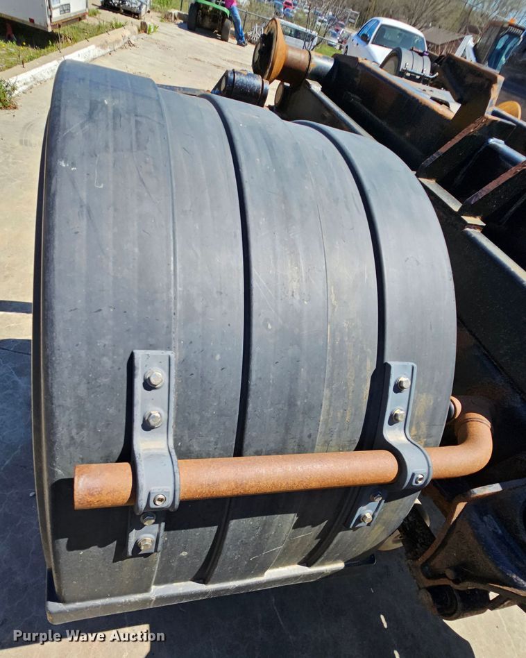 image for item MI9466 2010 Ford F650 Super Duty  hook lift truck