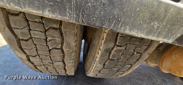 image for item MI9466 2010 Ford F650 Super Duty  hook lift truck