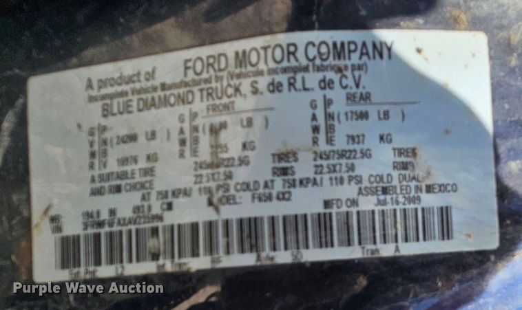 image for item MI9466 2010 Ford F650 Super Duty  hook lift truck