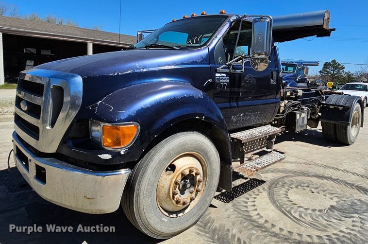 image for item MI9467 2007 Ford F650 Super Duty  hook lift truck