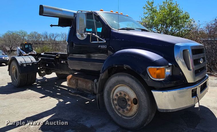 image for item MI9467 2007 Ford F650 Super Duty  hook lift truck