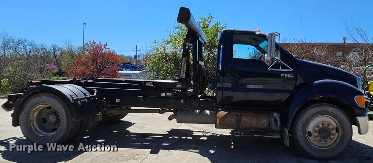 image for item MI9467 2007 Ford F650 Super Duty  hook lift truck