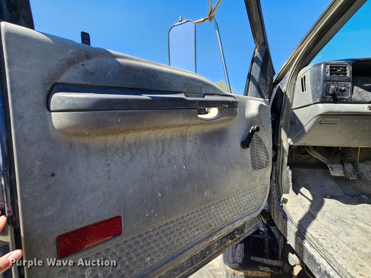 image for item MI9467 2007 Ford F650 Super Duty  hook lift truck