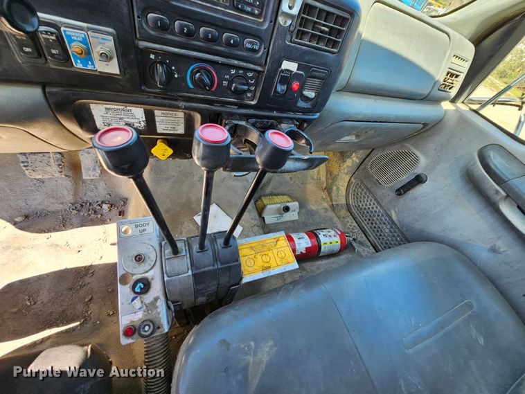 image for item MI9467 2007 Ford F650 Super Duty  hook lift truck