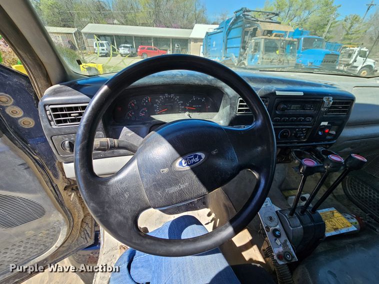 image for item MI9467 2007 Ford F650 Super Duty  hook lift truck