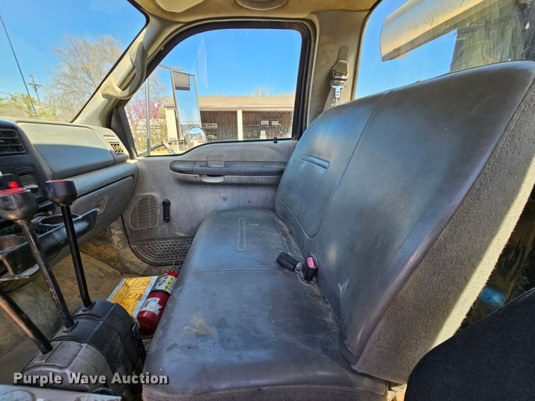 image for item MI9467 2007 Ford F650 Super Duty  hook lift truck