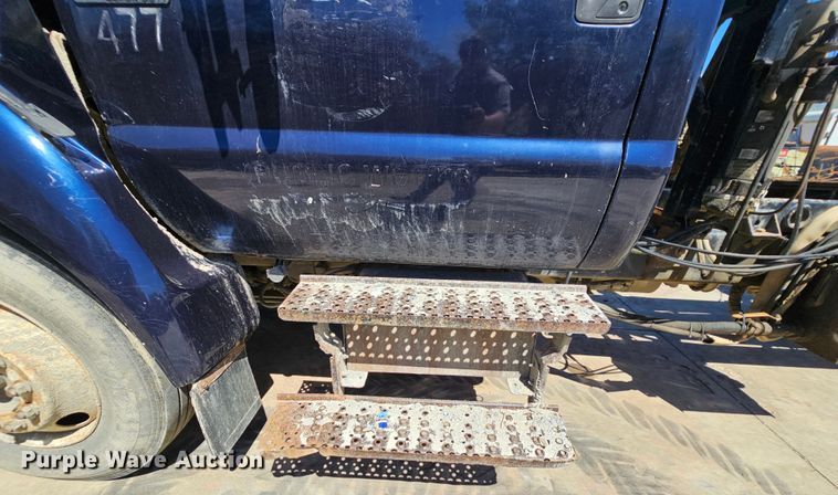 image for item MI9467 2007 Ford F650 Super Duty  hook lift truck