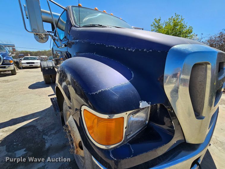 image for item MI9467 2007 Ford F650 Super Duty  hook lift truck