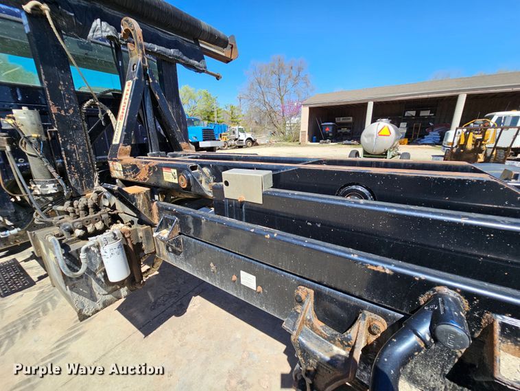 image for item MI9467 2007 Ford F650 Super Duty  hook lift truck