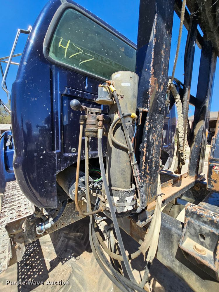 image for item MI9467 2007 Ford F650 Super Duty  hook lift truck