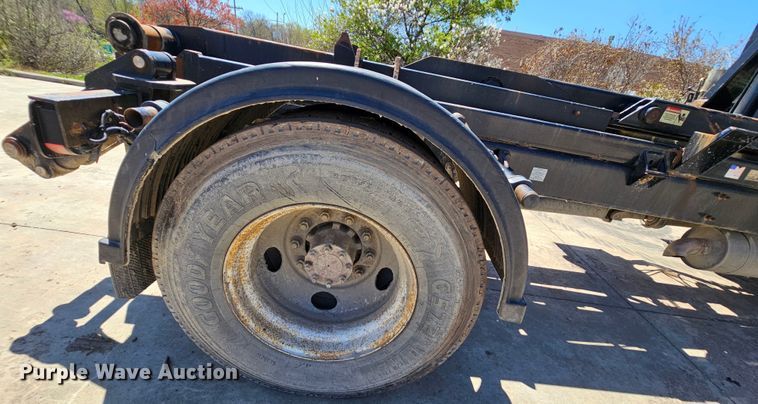 image for item MI9467 2007 Ford F650 Super Duty  hook lift truck