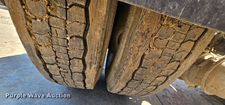 image for item MI9467 2007 Ford F650 Super Duty  hook lift truck