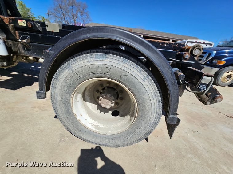 image for item MI9467 2007 Ford F650 Super Duty  hook lift truck