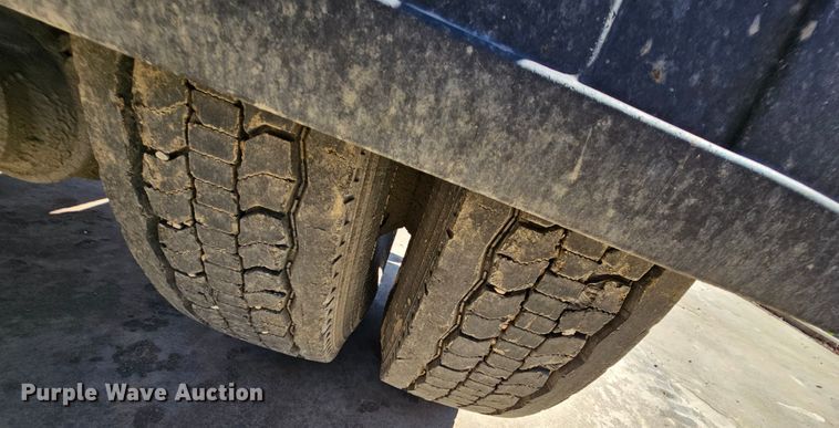 image for item MI9467 2007 Ford F650 Super Duty  hook lift truck