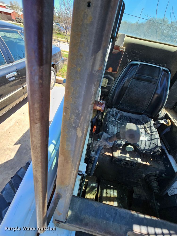 image for item MI9469 1996 Bobcat 853  skid steer loader