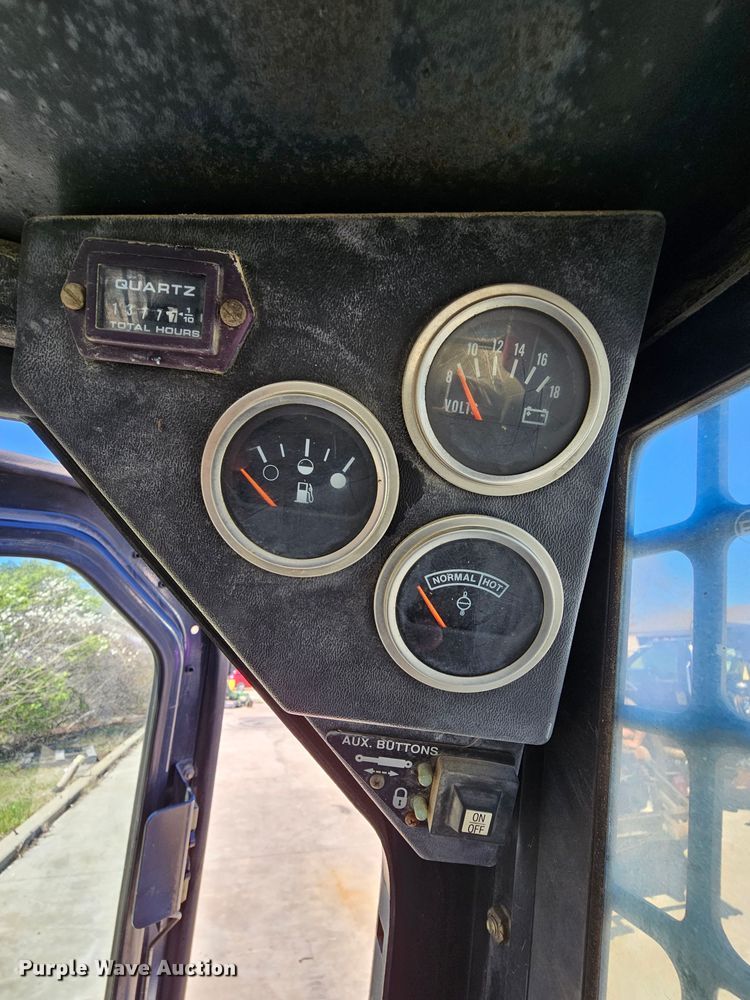 image for item MI9469 1996 Bobcat 853  skid steer loader