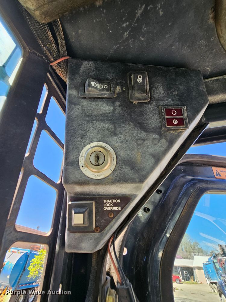 image for item MI9469 1996 Bobcat 853  skid steer loader