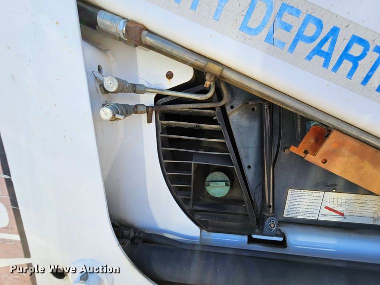 image for item MI9469 1996 Bobcat 853  skid steer loader