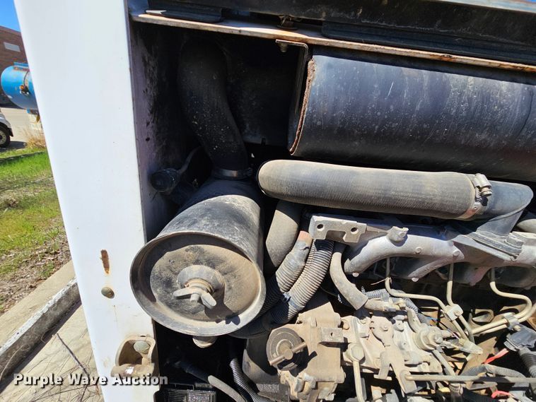 image for item MI9469 1996 Bobcat 853  skid steer loader