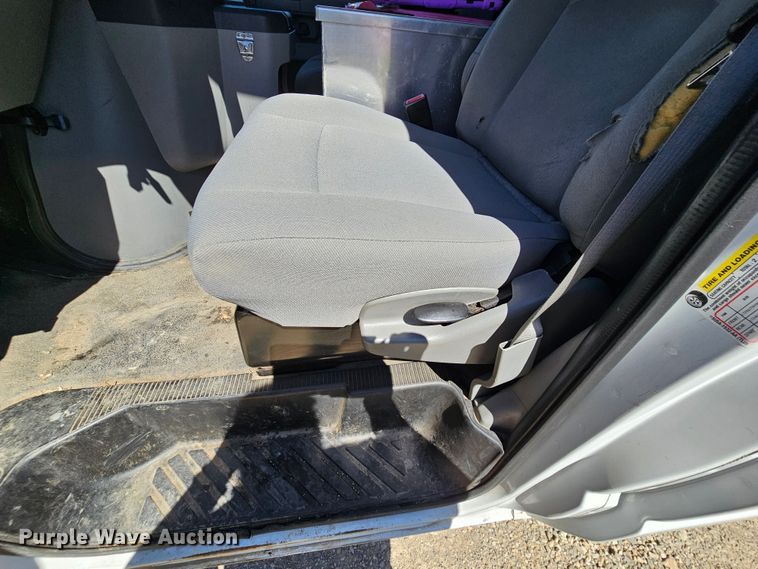 image for item MI9470 2011 Ford E250  animal control van