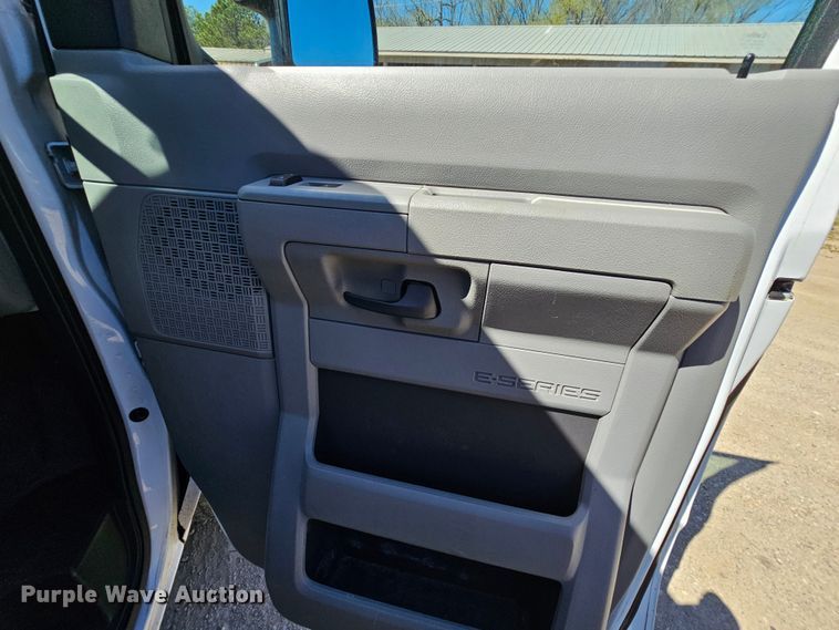 image for item MI9470 2011 Ford E250  animal control van