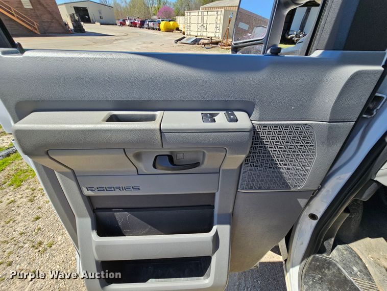 image for item MI9470 2011 Ford E250  animal control van