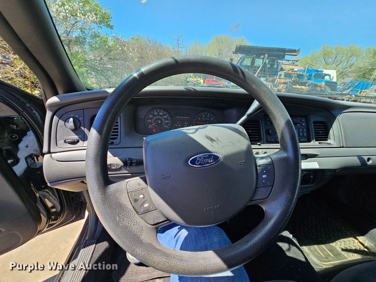 image for item MI9472 2009 Ford Crown Victoria Police Interceptor