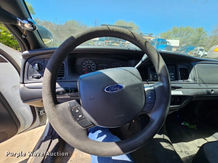 image for item MI9473 2008 Ford Crown Victoria Police Interceptor