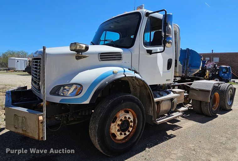 image for item MI9475 2010 Freightliner Business Class M2  semi truck