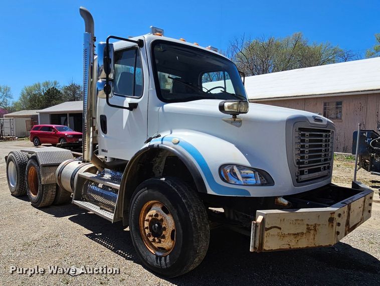 image for item MI9475 2010 Freightliner Business Class M2  semi truck