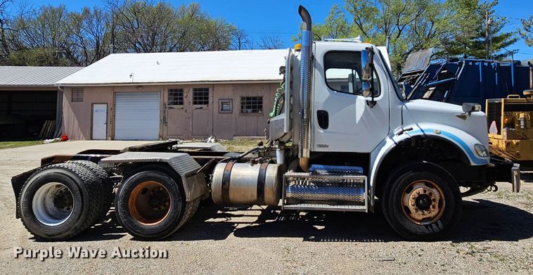 image for item MI9475 2010 Freightliner Business Class M2  semi truck