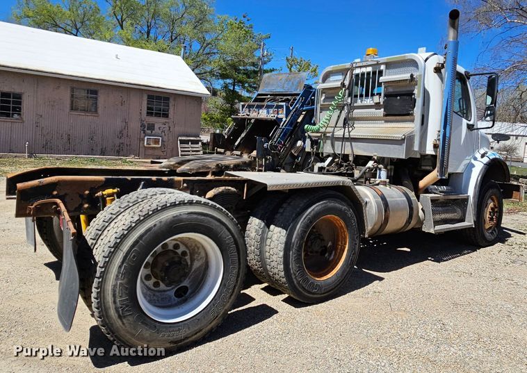 image for item MI9475 2010 Freightliner Business Class M2  semi truck