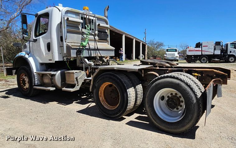 image for item MI9475 2010 Freightliner Business Class M2  semi truck