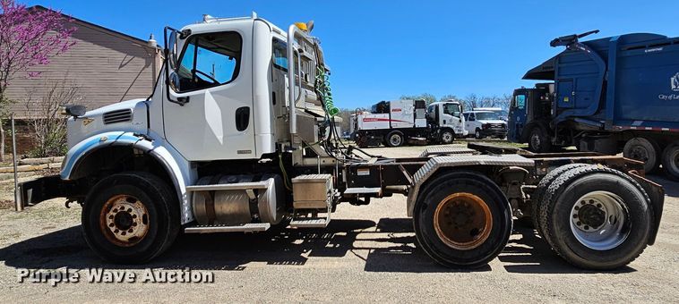 image for item MI9475 2010 Freightliner Business Class M2  semi truck