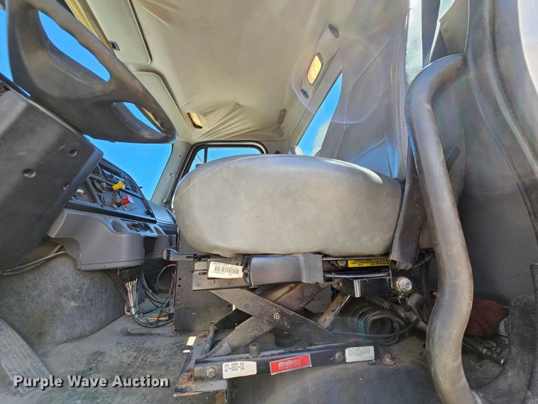 image for item MI9475 2010 Freightliner Business Class M2  semi truck