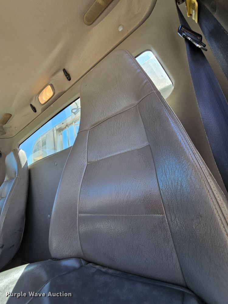 image for item MI9475 2010 Freightliner Business Class M2  semi truck