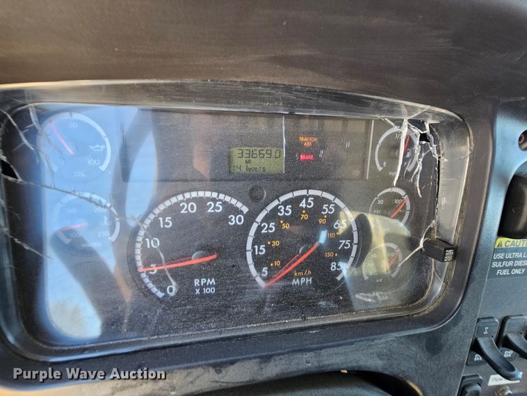 image for item MI9475 2010 Freightliner Business Class M2  semi truck