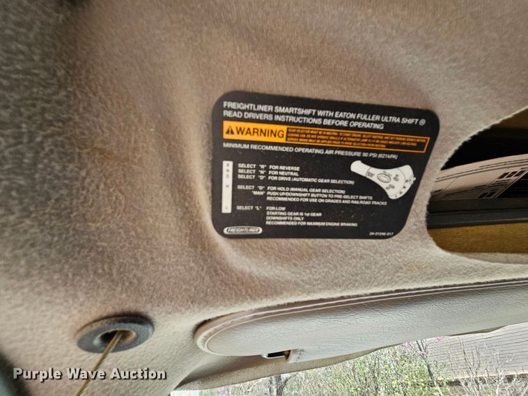 image for item MI9475 2010 Freightliner Business Class M2  semi truck