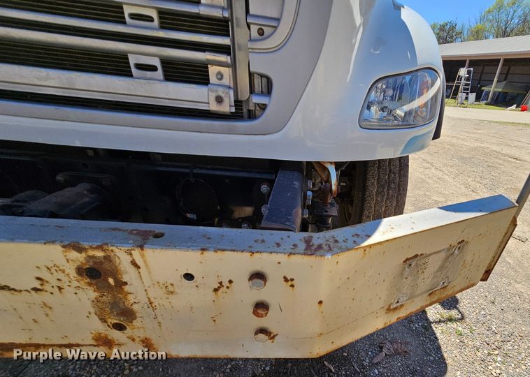 image for item MI9475 2010 Freightliner Business Class M2  semi truck