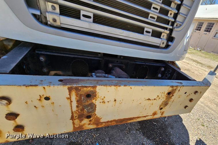 image for item MI9475 2010 Freightliner Business Class M2  semi truck