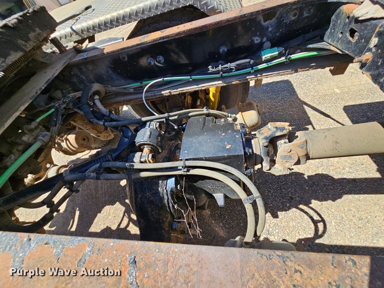 image for item MI9475 2010 Freightliner Business Class M2  semi truck