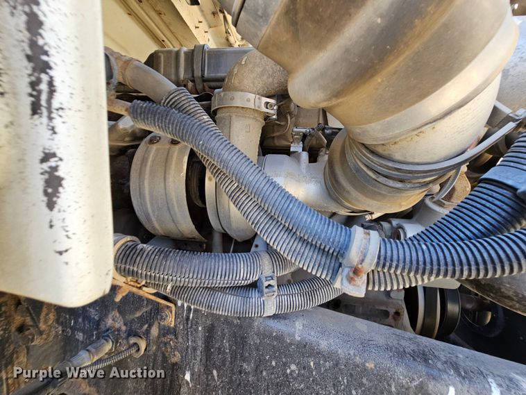 image for item MI9475 2010 Freightliner Business Class M2  semi truck