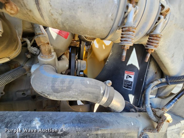 image for item MI9475 2010 Freightliner Business Class M2  semi truck