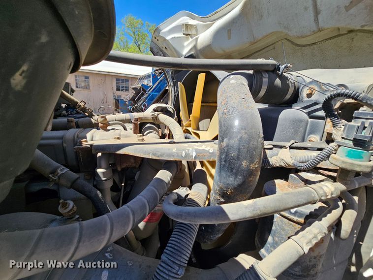 image for item MI9475 2010 Freightliner Business Class M2  semi truck