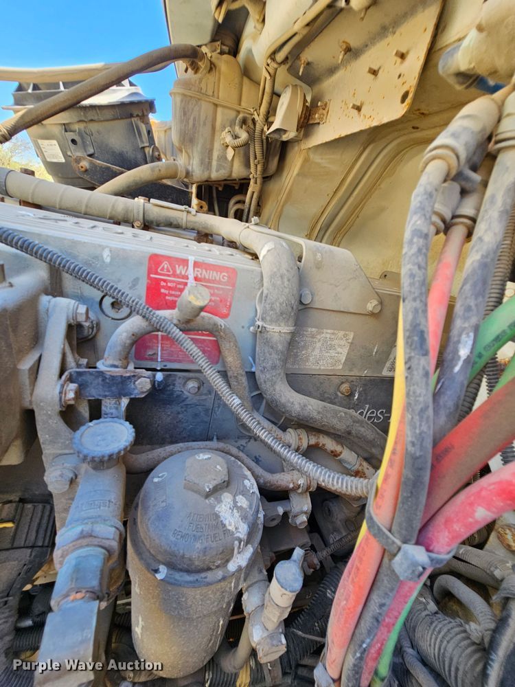 image for item MI9475 2010 Freightliner Business Class M2  semi truck