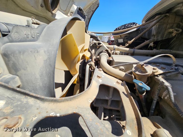 image for item MI9475 2010 Freightliner Business Class M2  semi truck