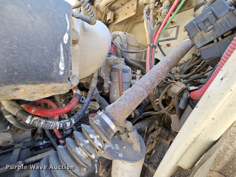 image for item MI9475 2010 Freightliner Business Class M2  semi truck